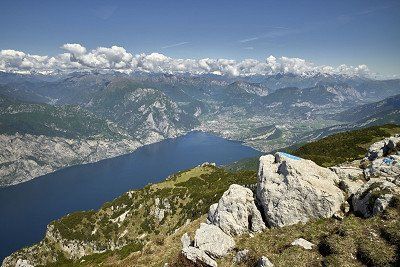 Gardameer panoramische uitzicht Monte Altissimo di Nago