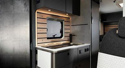 Kuechenblock im Crosscamp Wohnmobil EXPDN