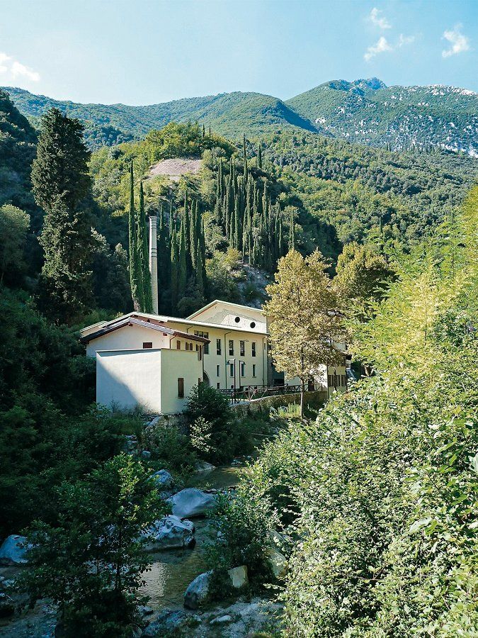 Blick auf das Papiermuseum am Eingang ins Papiermühlental