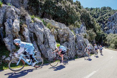 groep fietsers in Spanje