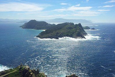 Uitzicht op de Cies eilanden bij Vigo, Spanje