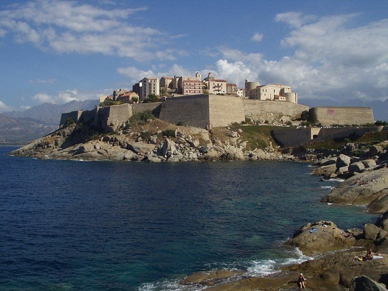 Blick auf Calvi
