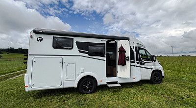 Sunlight Wohnmobil V 67 S Adventure mit Markise und Fliegengittertuer von aussen
