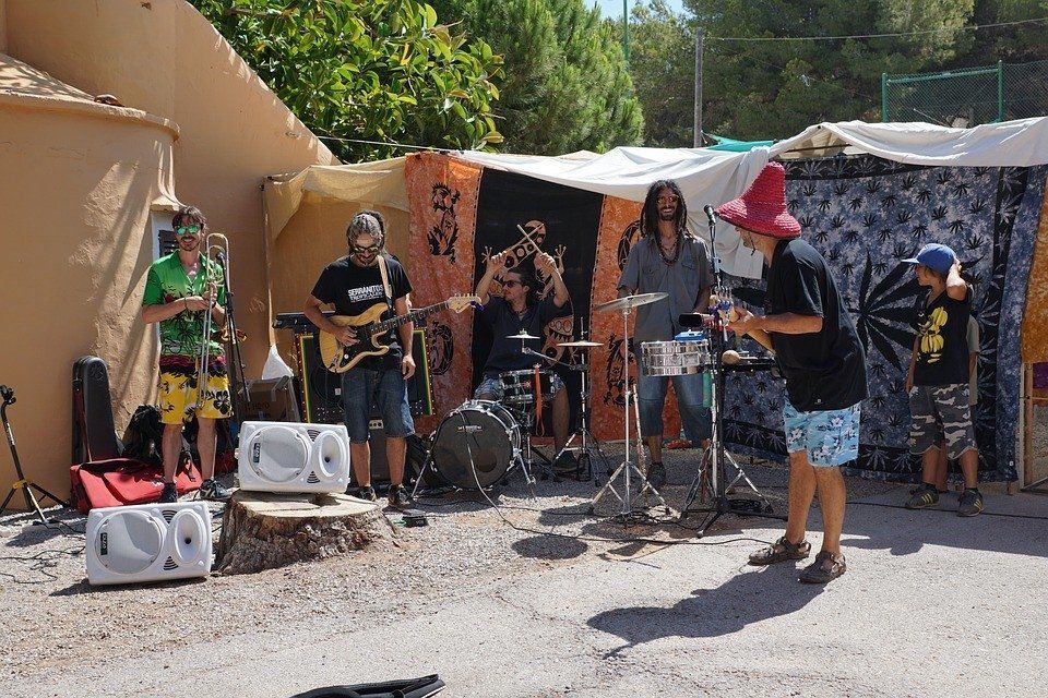 De hippiemarkten op Ibiza zijn erg leuk zijn om te bezoeken. De hippiemarkten op Ibiza zijn erg leuk zijn om te bezoeken.
