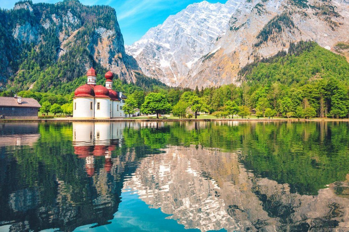 Sankt Bartholomä am Königssee im Morgenlicht