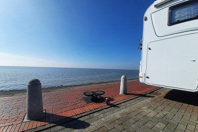 Wohnmobilstellplatz am Meer mit nomadiQ Grill