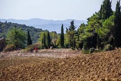 2 Mountainbiker in der Toskana