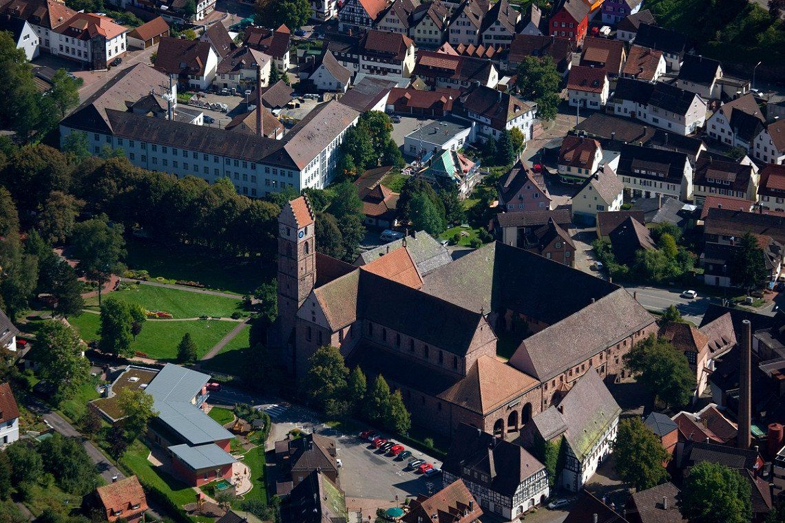 Luftaufnahme vom Kloster Alpirsbach 