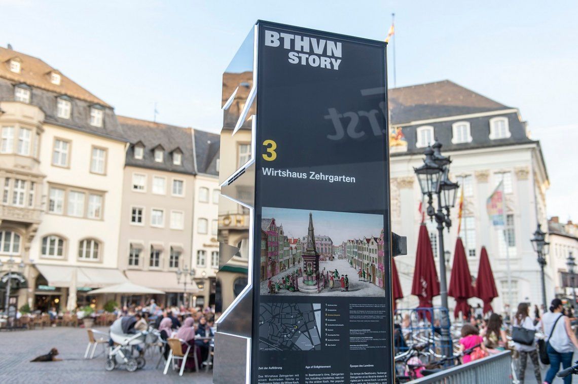 Stele zum Beethoven-Jubiläum am Bonner Marktplatz