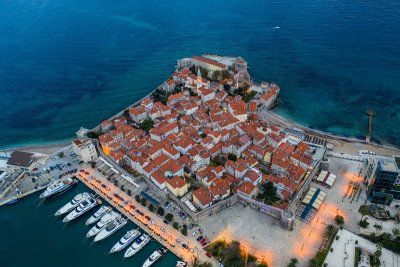Vogelperspektive auf Altstadt Budva