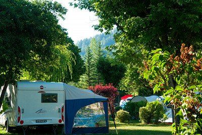 Veel volwassen bomen op camping Les Prairies