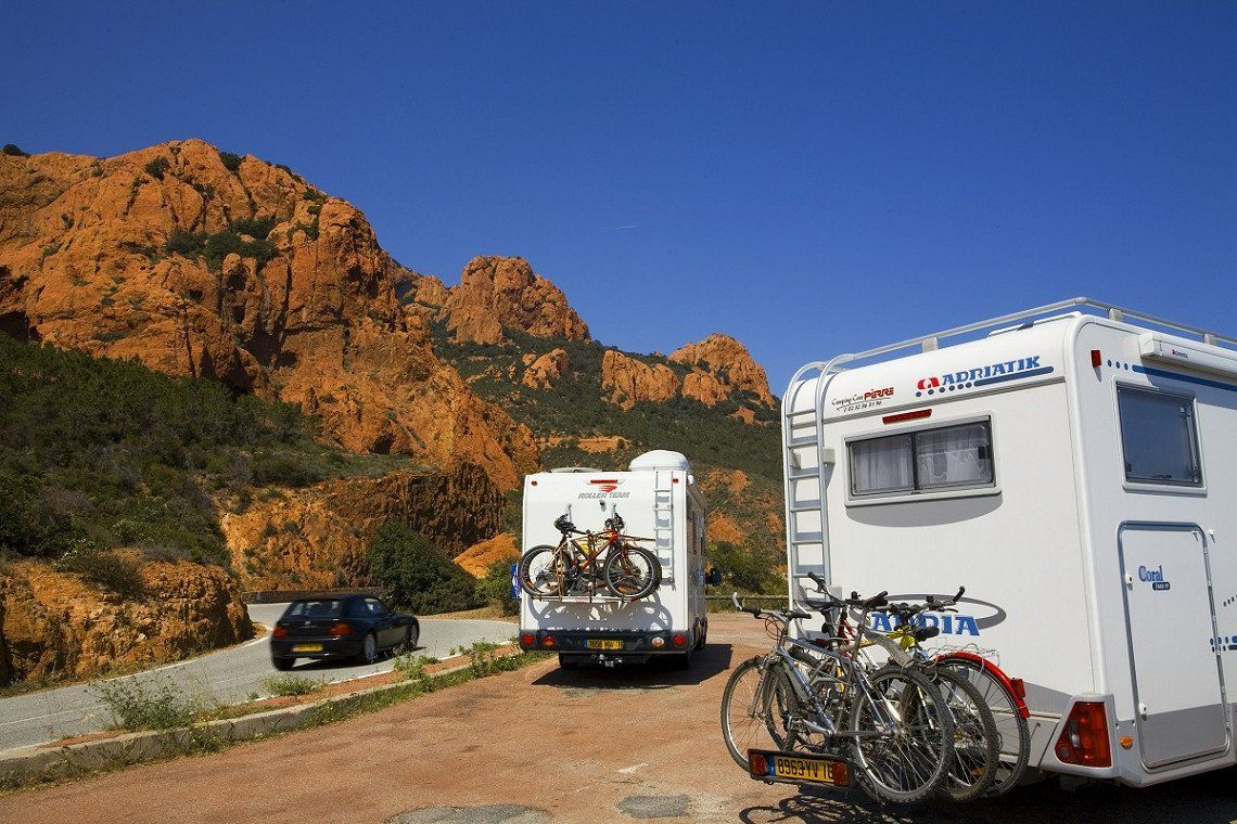 Motorhomes on the Corniche d'Or in France