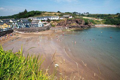 Straende in Dunmore East im Sueden von Irland 