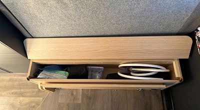 Staufach in der Dinettenbank des Sunlight Campervans Cliff 540 V Vanlife 