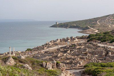 Blick auf das weitläufige Gelände der Ruinenstadt Tharros, Sardinien