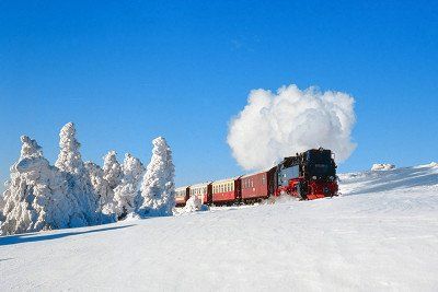 Brockenbahn im Winter im Schnee 