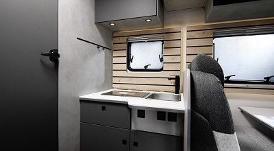 Kuechenblock im Crosscamp Wohnmobil EXPDN