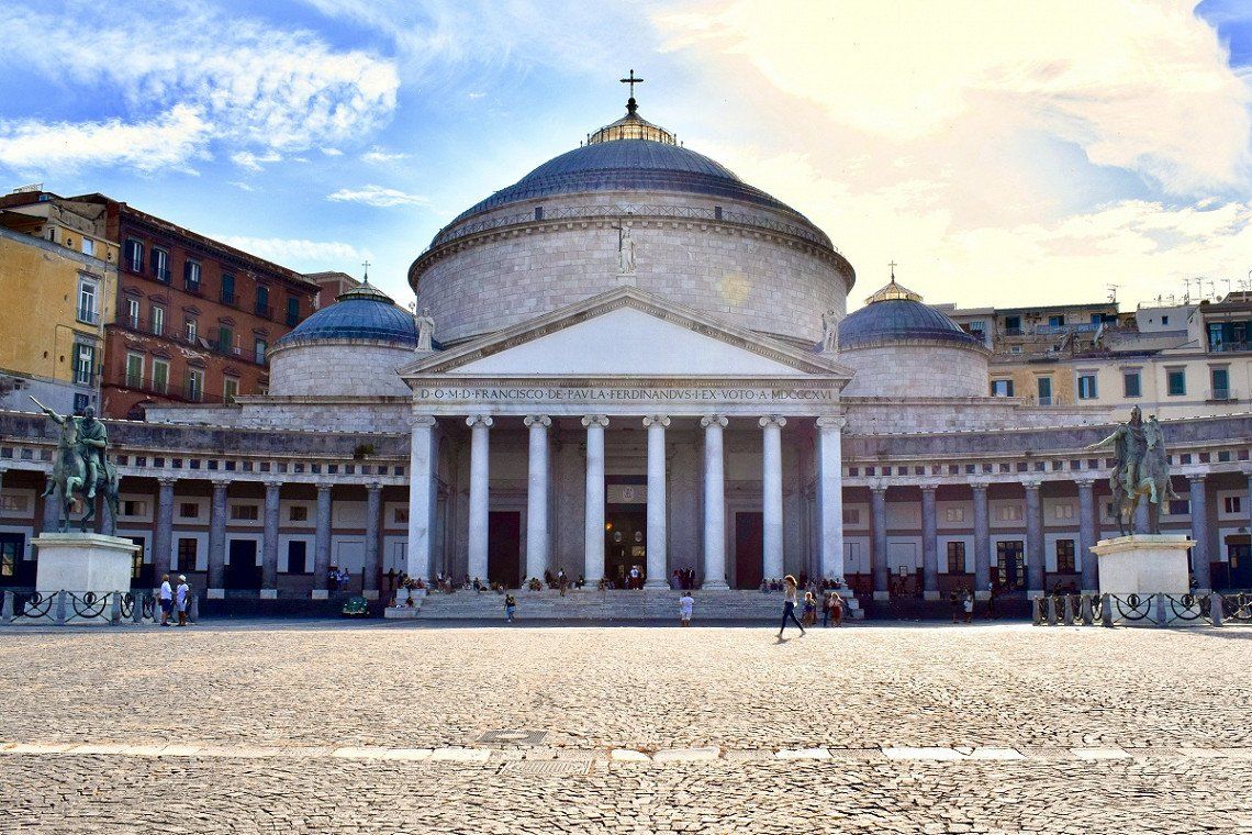 Kuppelkirche San Francesco di Paola in Neapel, Italien