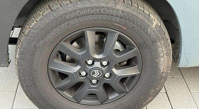 Alufelge des Sunlight Campervans Cliff 540 V Vanlife in matt schwarz