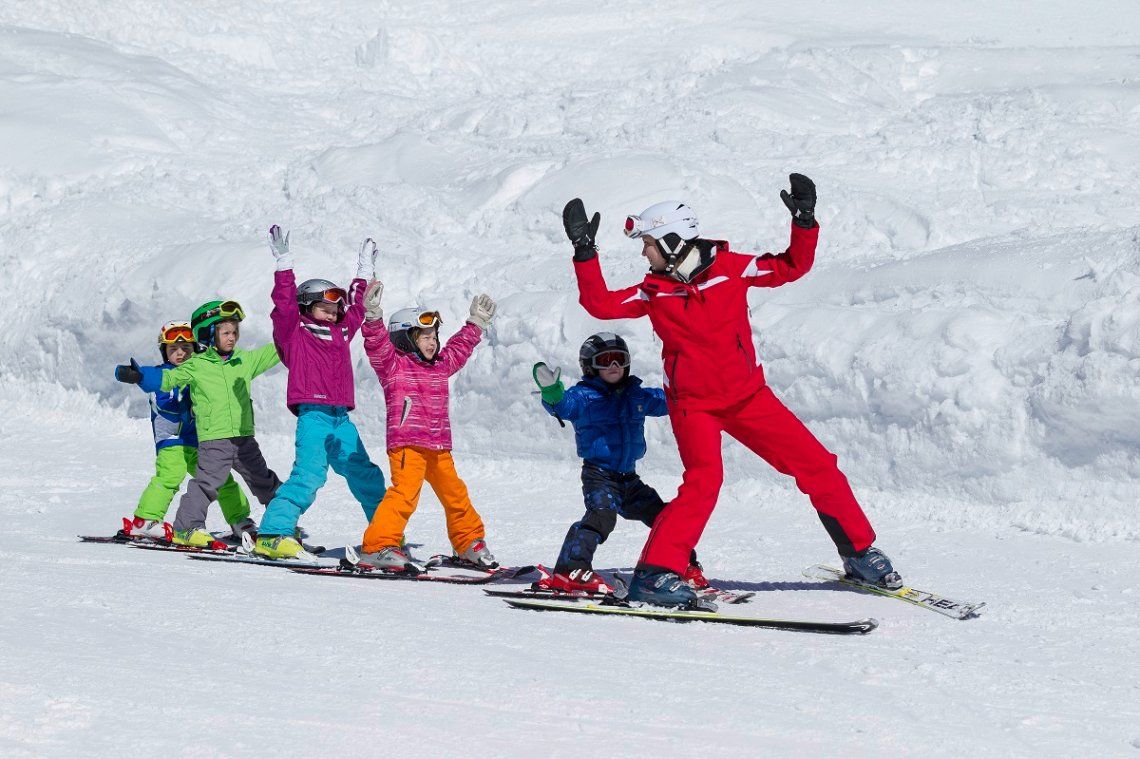 Kinder im Skikurs in Schladming 