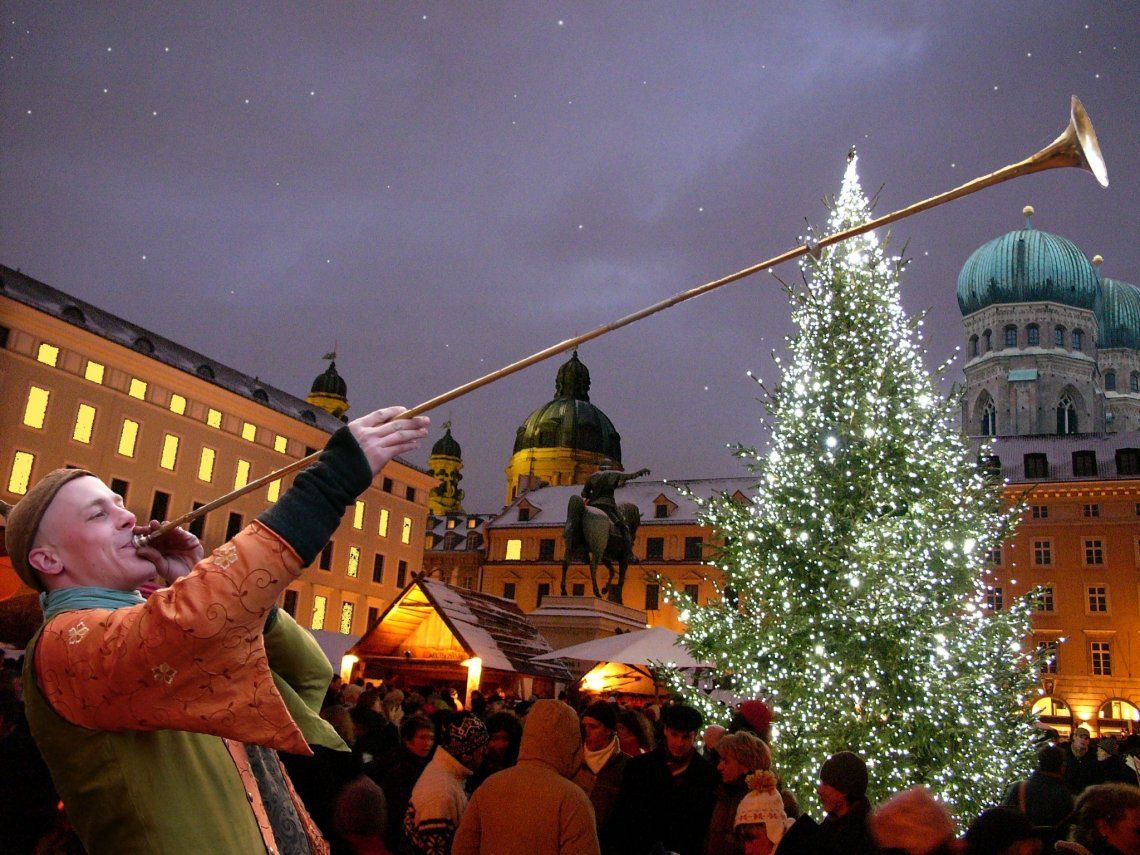 Medieval Christmas market in Munich on Wittelsbacher Platz