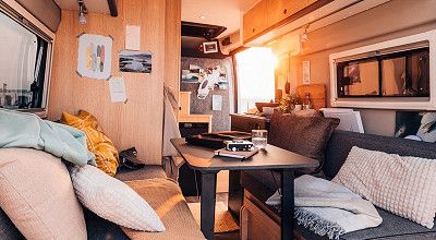 Wohnbereich im Sunlight Campervan Cliff 540V Vanlife
