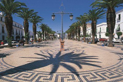 portugiesisches Pflaster an der Plaza Mayor in Olivenza