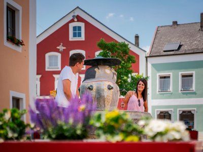 Chinese fontein in de oude stad Dietfurt in de Altmühl-vallei