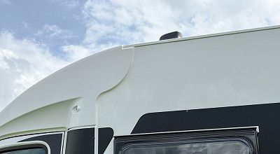 WiFi-Antenne auf dem Dach des Sunlight Wohnmobils V 67 S Adventure 