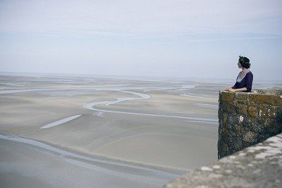 Uitzicht op de baai van Mont Saint-Michel vanaf de wallen