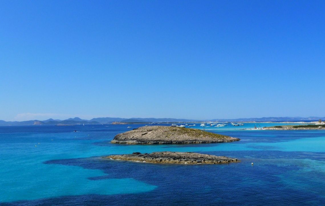 Blick von Ibiza auf die Balearen