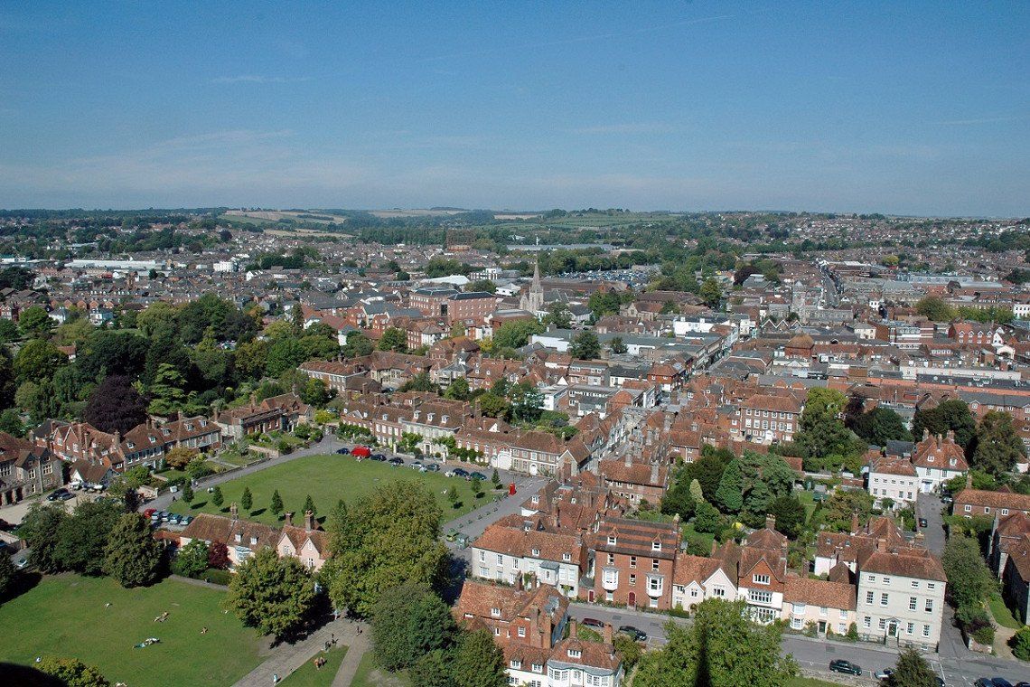 Blick vom Turm der Kathedrale auf Salisbury