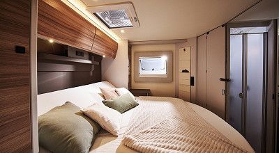 Queensbett im Heck des Bürstner Wohnmobils B66 732 TD