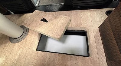 offenes Bodenfach im Laika Wohnmobil Ecovip H 2109