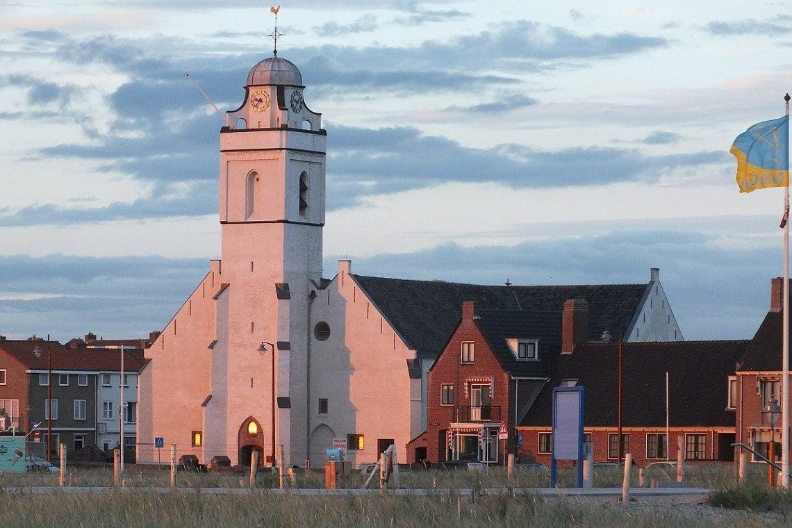 Laatgotische Sint-Andrieskerk in Katwijk, Holland