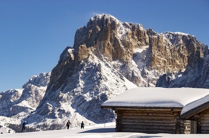 Winterwanderung in der Region Seiser Alm in den Dolomiten
