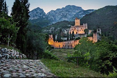Schloss Sabbionara d'Avio an den Hängen des Monte Vignola