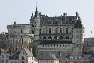 Blick aufs Schloss Amboise von der Loire