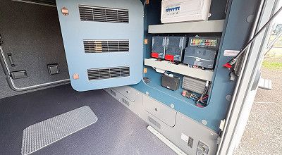 Technikkomponenten in der Heckgarage des Laika Wohnmobils Kreos L 5009 MB