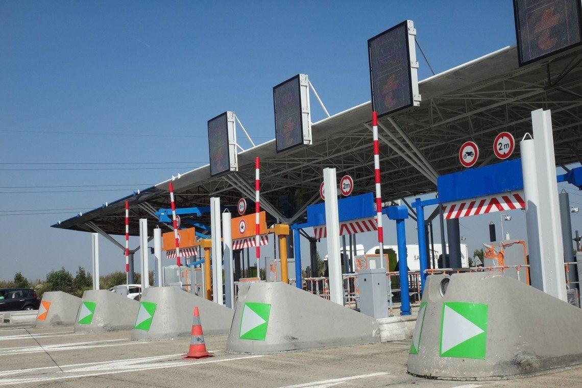 toll station in France with different lanes