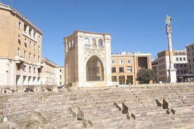 Blick auf die Steinsitze im Amphitheater Lecce