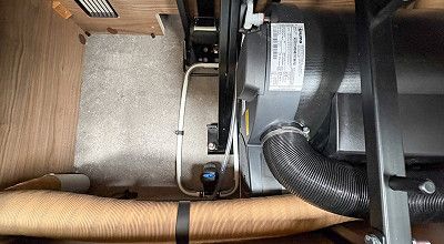Truma Heizung unter der Dinettenbank im Corigon Wohnmobil A 70 D