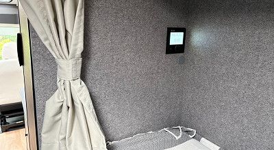 Digitales Truma Bedienpanel im Schlafbereich des Dethleffs Globebus Performance