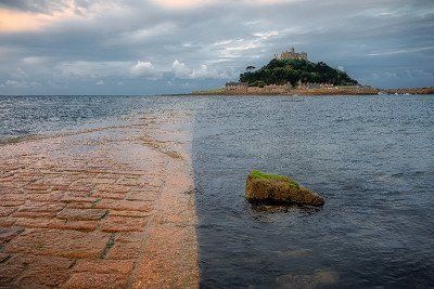 überspülter Steinpfad zu Saint Michael's Mount