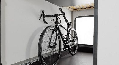 Fahrrad in der Heckgarage des Etrusco Wohnmobils Base T 6.9 SB 