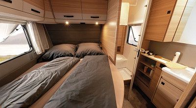 Heckdoppelbett im Dethleffs Wohnwagen Summer Edition 730 FKR