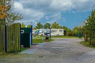 Wohnmobilstellplatz mit Automat zur Leerung und Reinigung der WC-Kassette