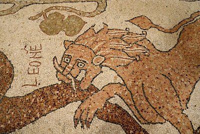Löwenmotiv des Bodenmosaiks in der Kathedrale von Otranto