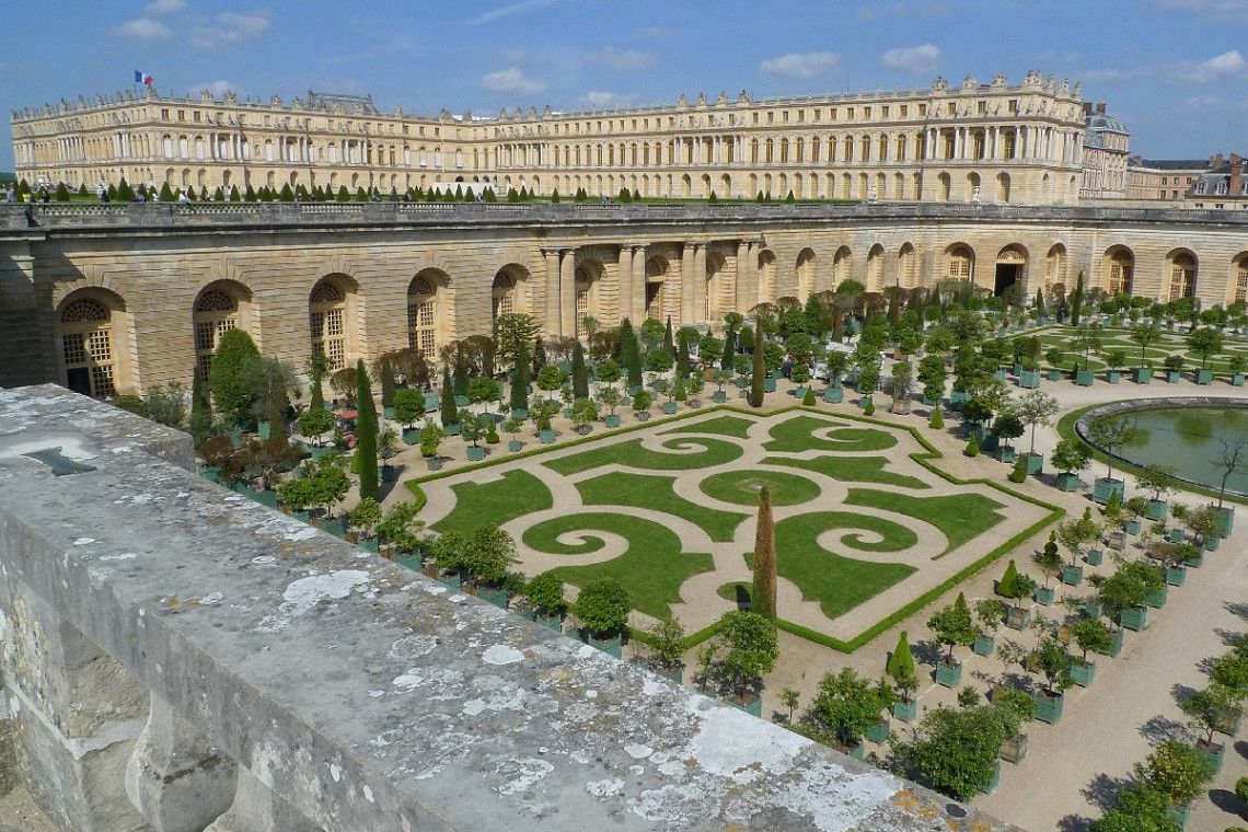 Blick auf Schloss Versailles und den Schlossgarten