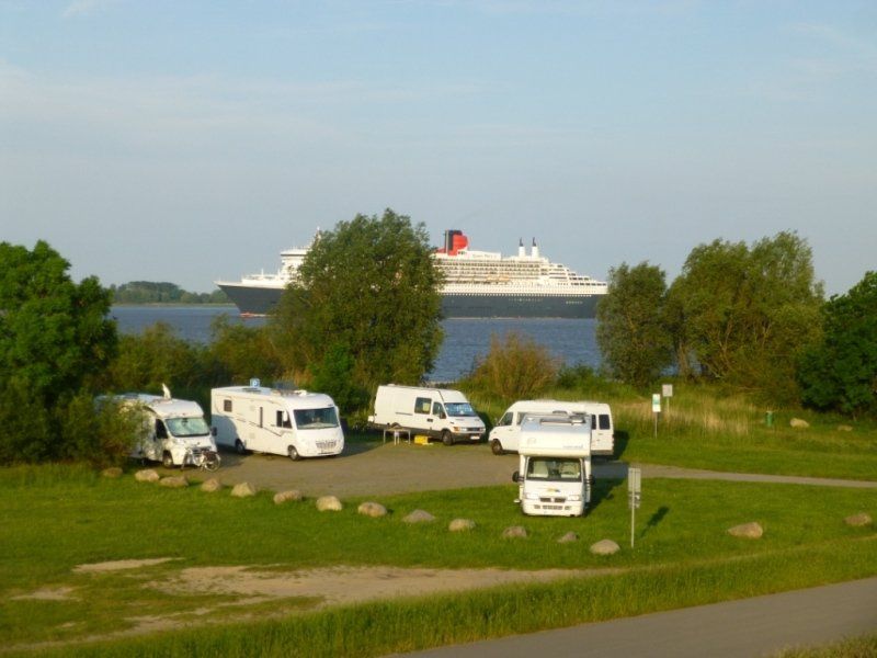 Stellplatz hinterm Elbdeich